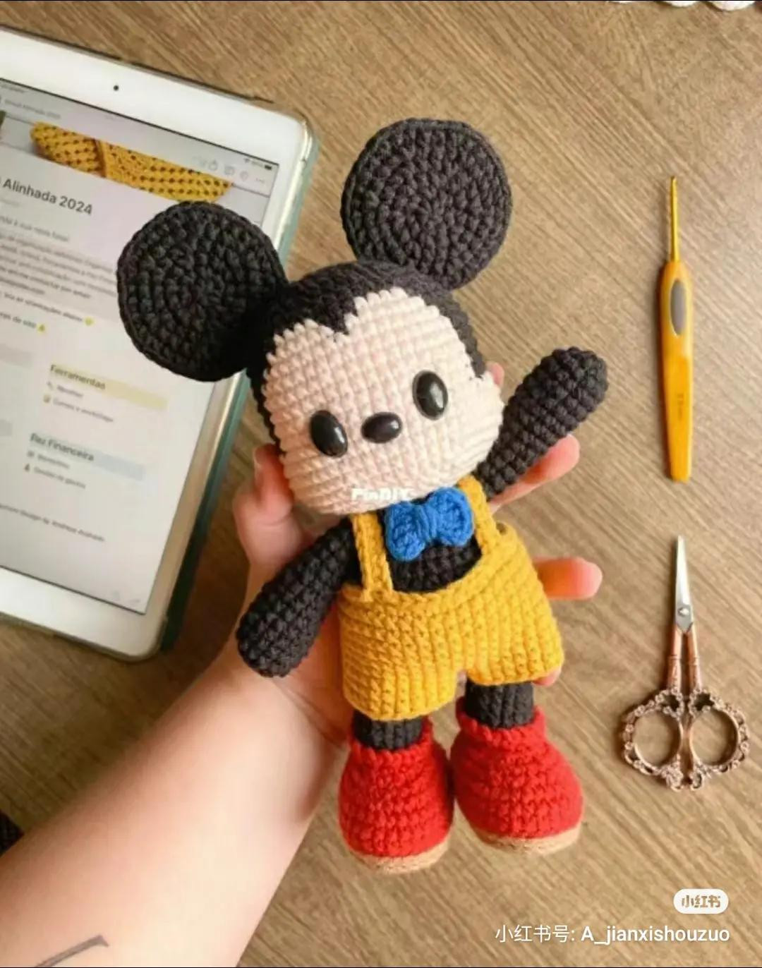 Crochet Pattern for Minnie Mouse Amigurumi Doll