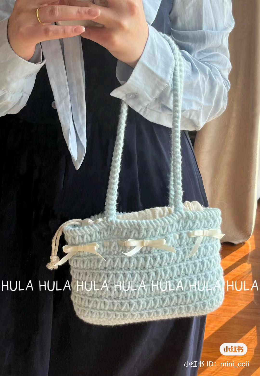 Crochet pattern for mint green bow bag with chart