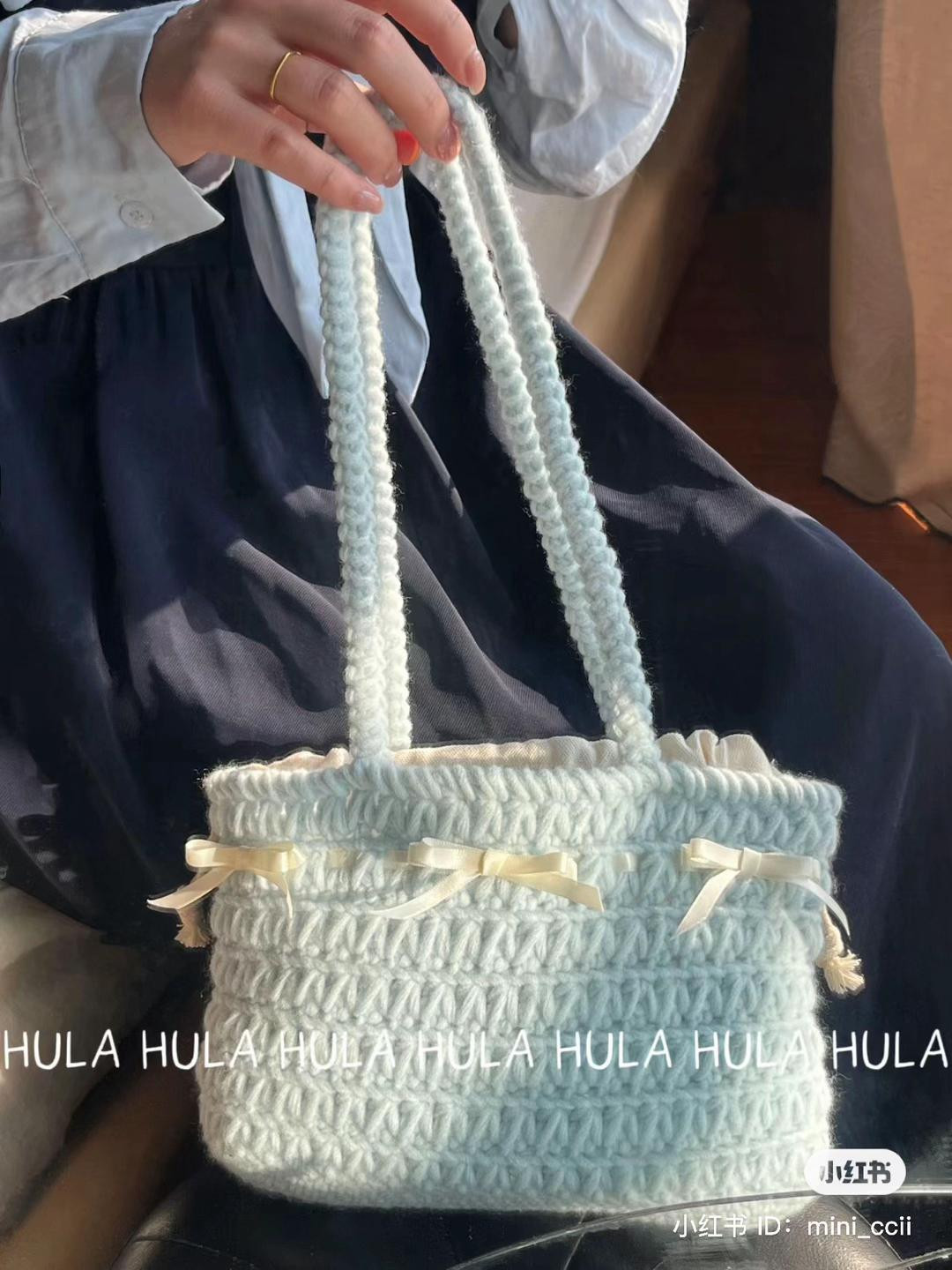 Crochet pattern for mint green bow bag with chart