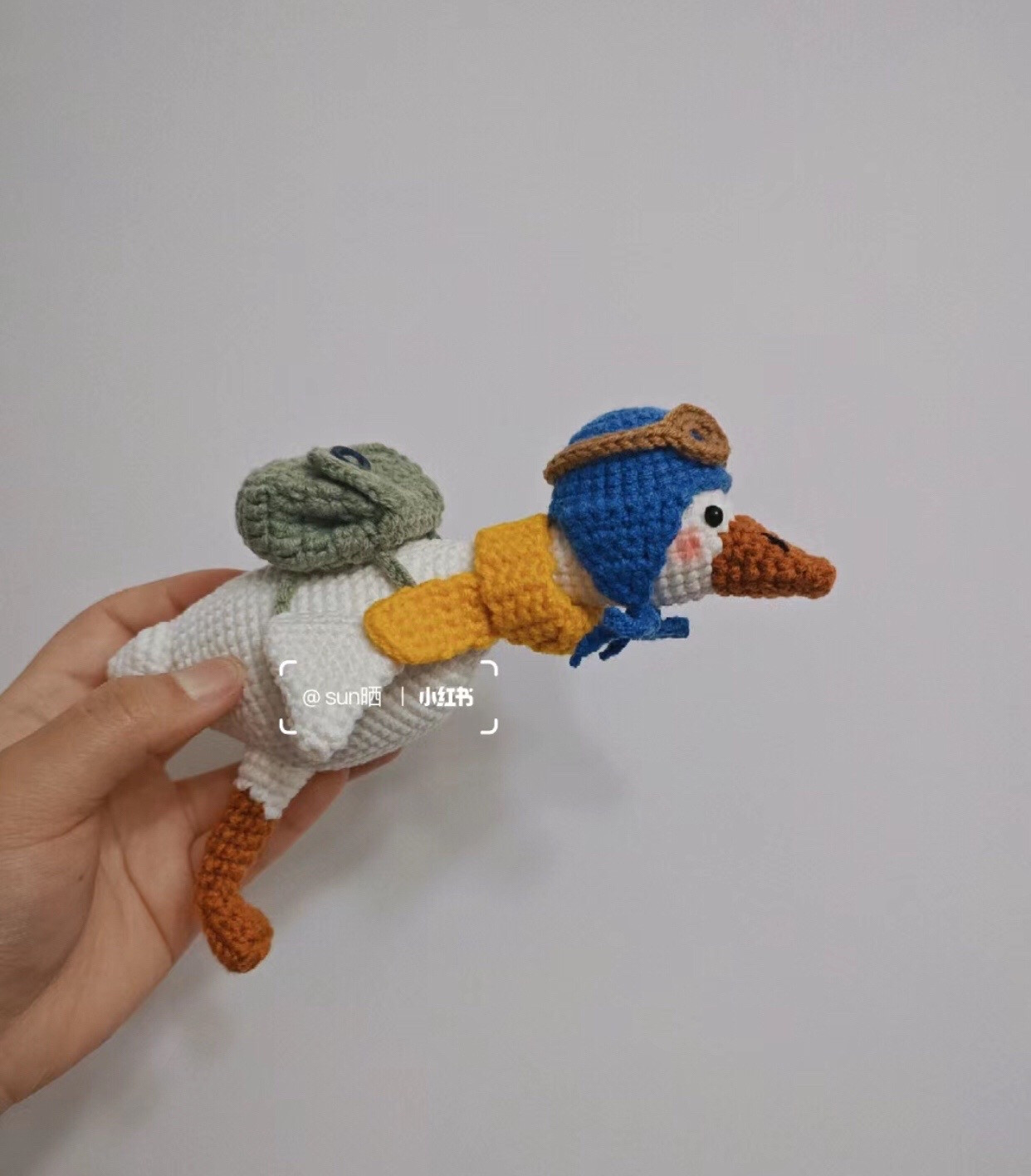 Crochet Pattern for Pilot Goose Amigurumi with Backpack