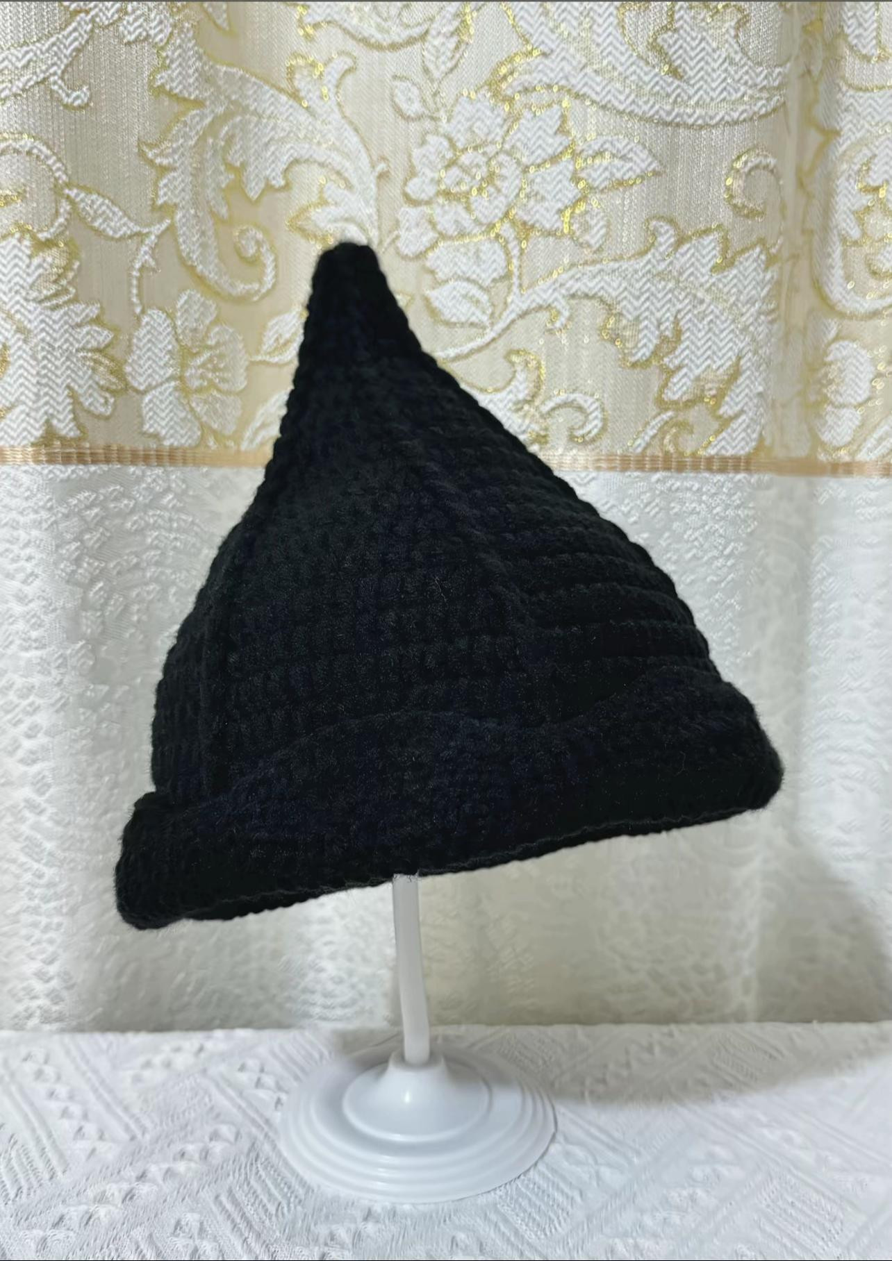 Crochet Pattern for Vintage Pointed Witch Hat