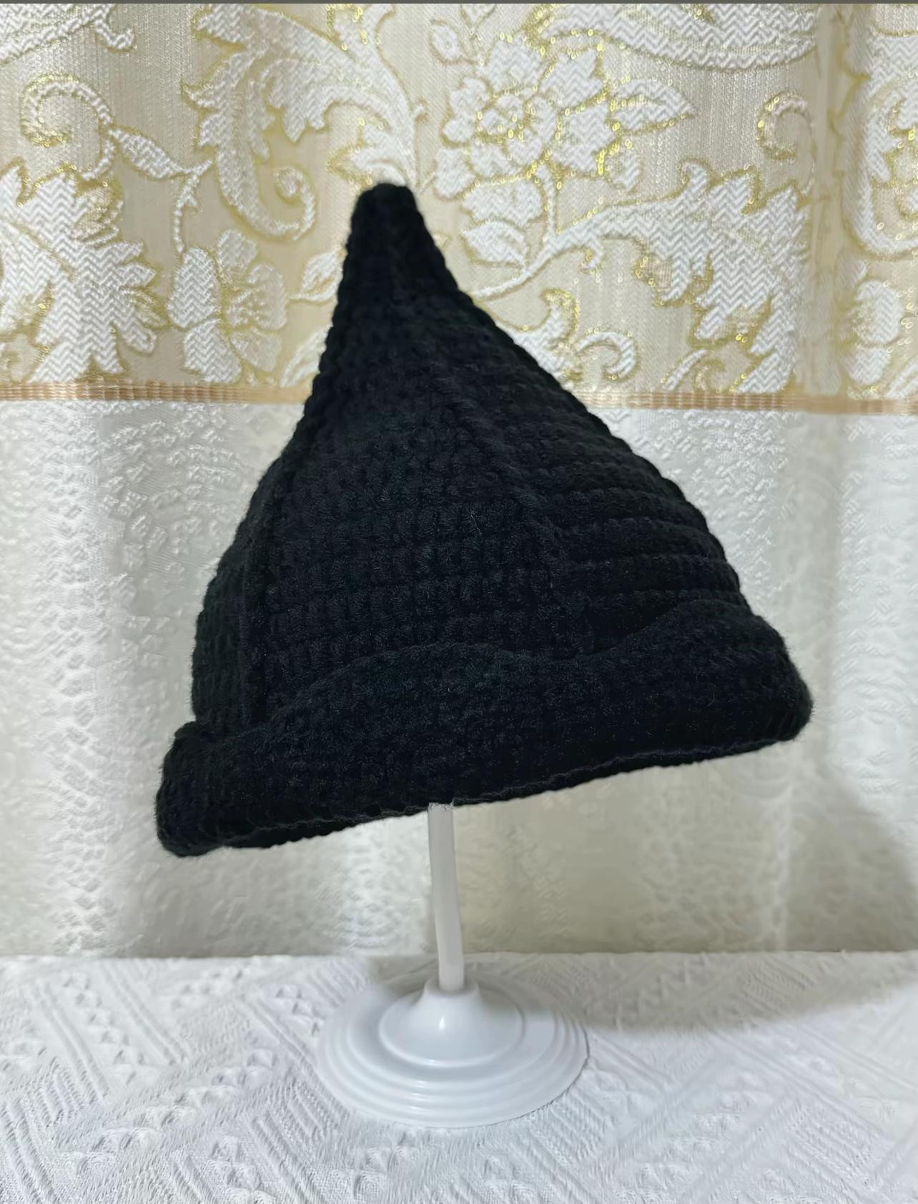 Crochet Pattern for Vintage Pointed Witch Hat