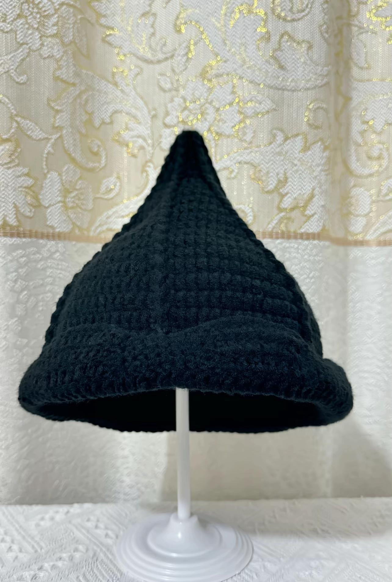 Crochet Pattern for Vintage Pointed Witch Hat