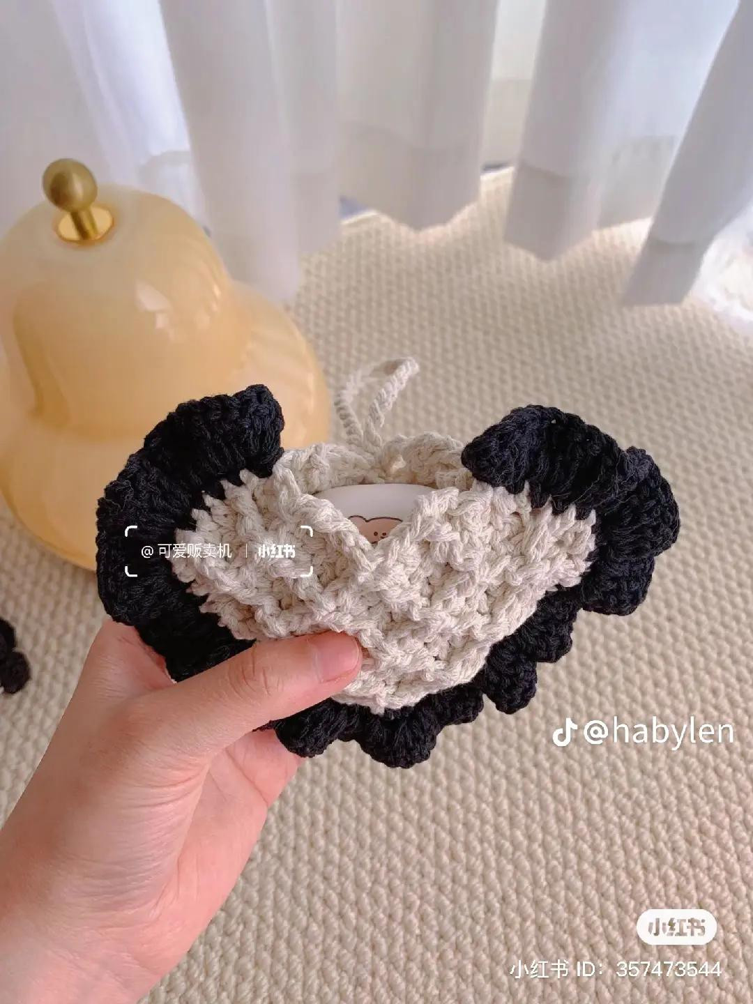 Crochet Pattern for Vintage Tote Bag with Black Ruffle Edging and Heart Charm