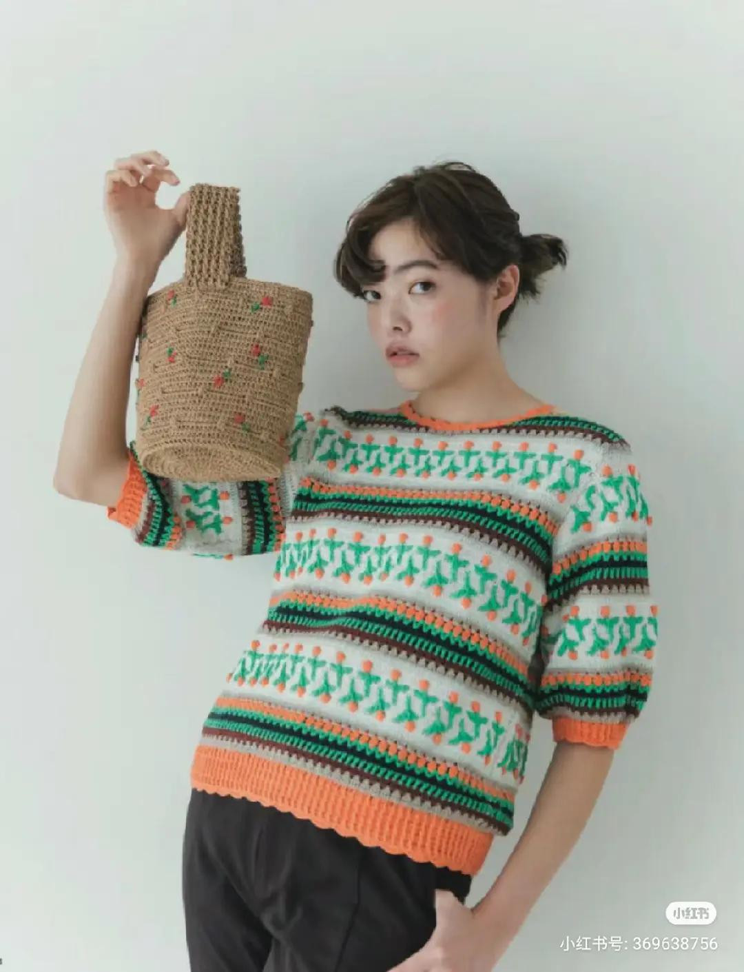 Crochet Pattern for Vintage Tote Bag with Black Ruffle Edging and Heart Charm