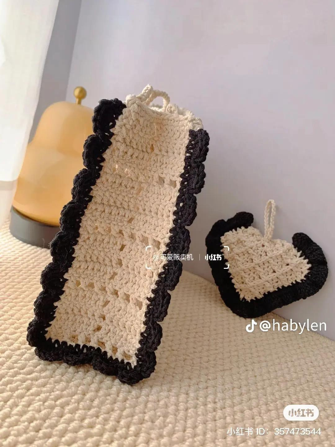 Crochet Pattern for Vintage Tote Bag with Black Ruffle Edging and Heart Charm