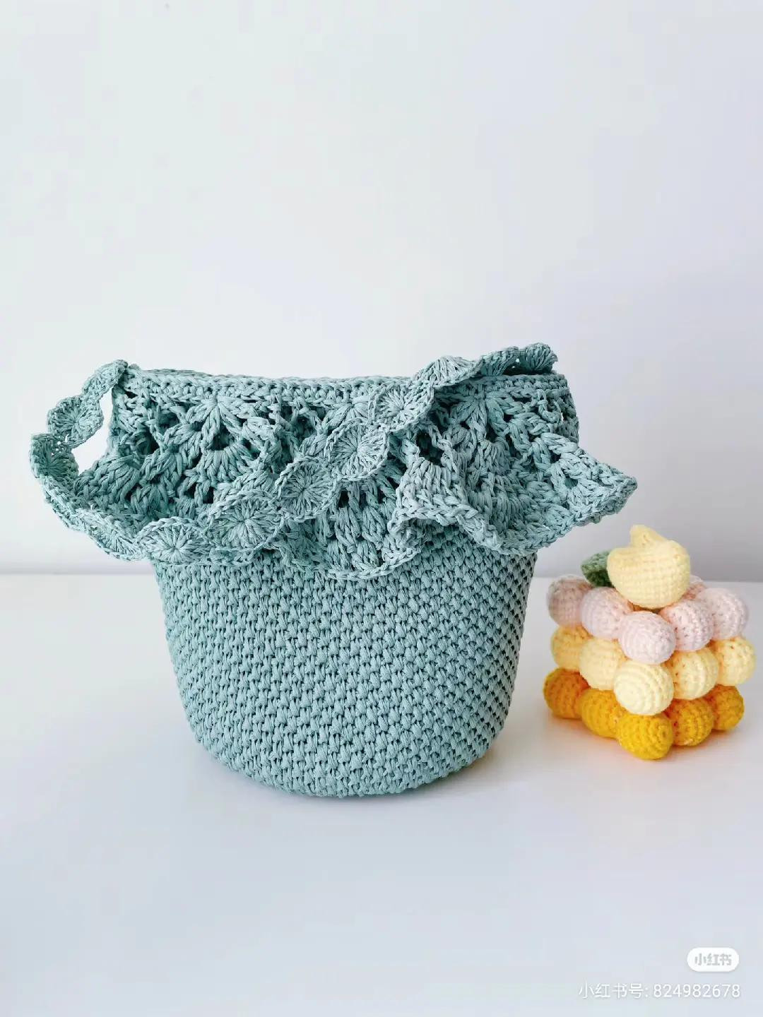 Crochet Pattern for Vintage Tote Bag with Black Ruffle Edging and Heart Charm