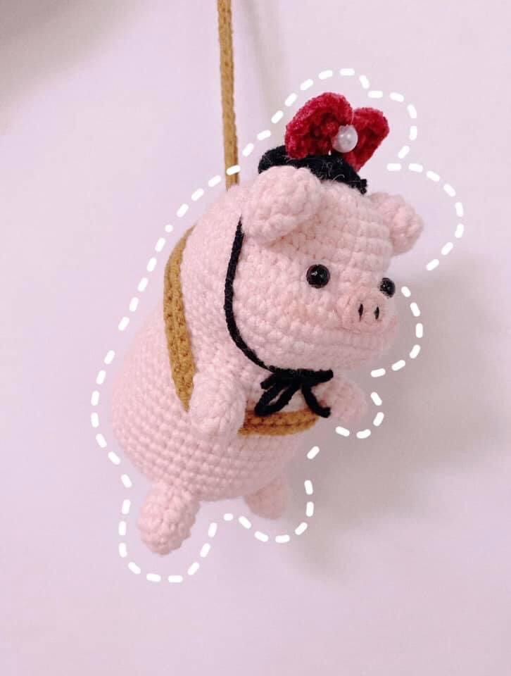 Crochet Pattern: Hanging Pig Keychain with Accessories