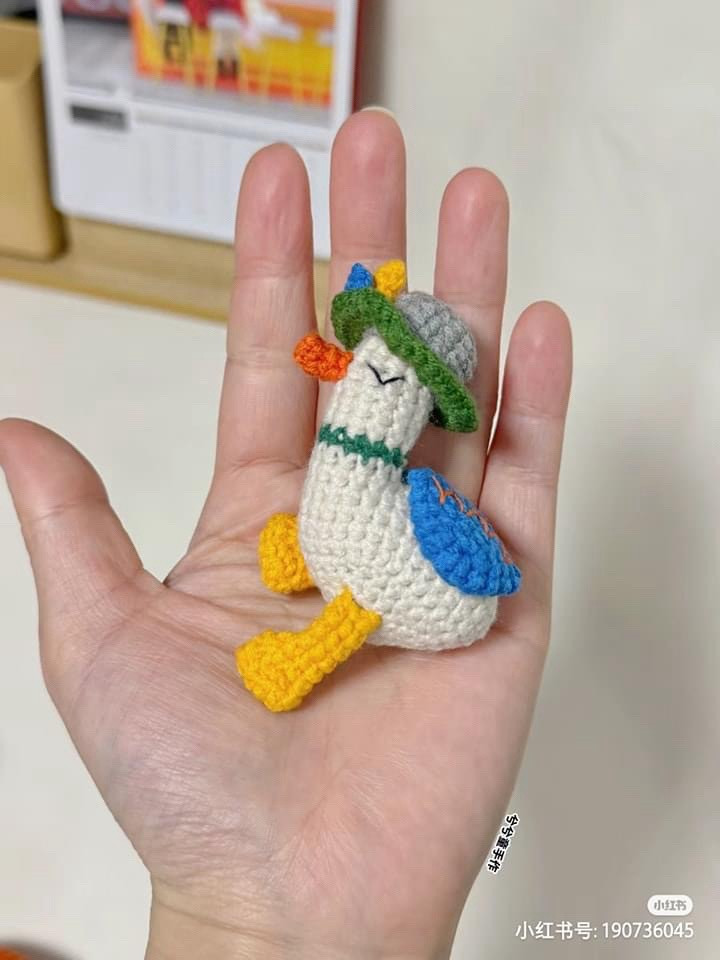 Crochet Pattern: Marching Forward Duck Amigurumi Chart