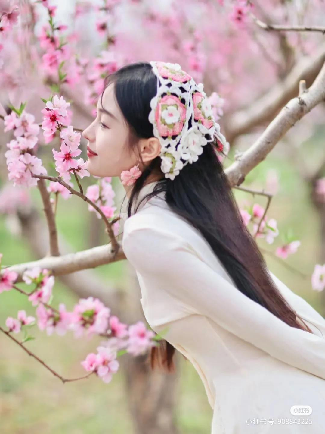 Crochet Pattern: Pink and White Floral Headband with Pentagonal Motifs, Earrings, and Hair Clips