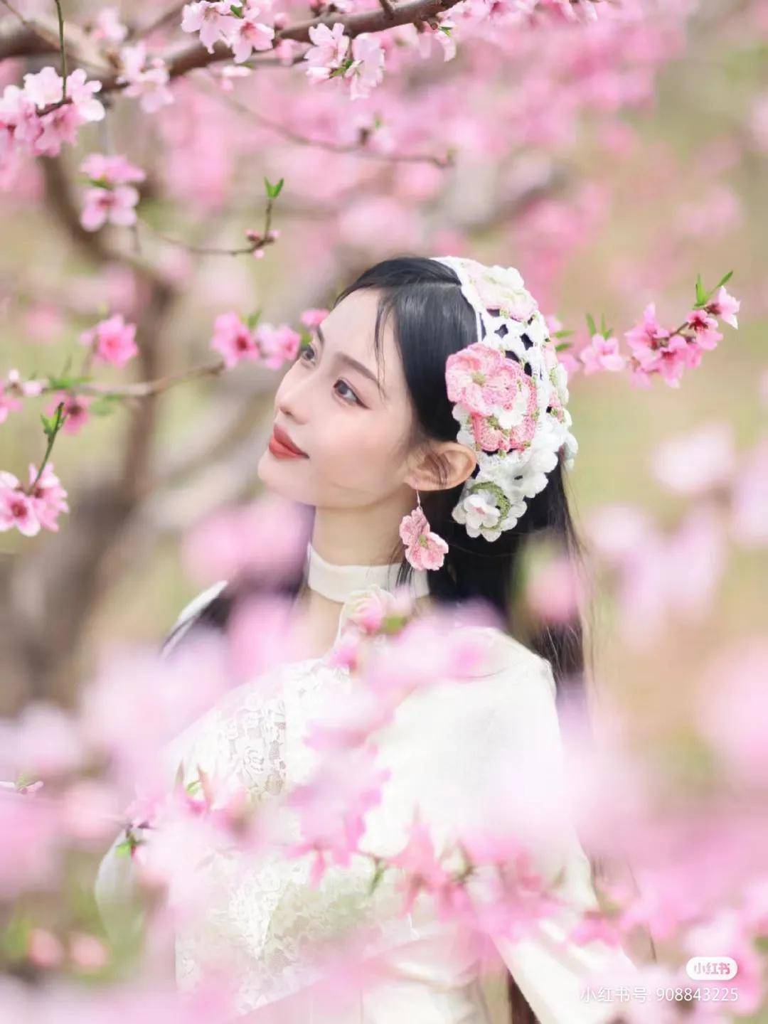 Crochet Pattern: Pink and White Floral Headband with Pentagonal Motifs, Earrings, and Hair Clips