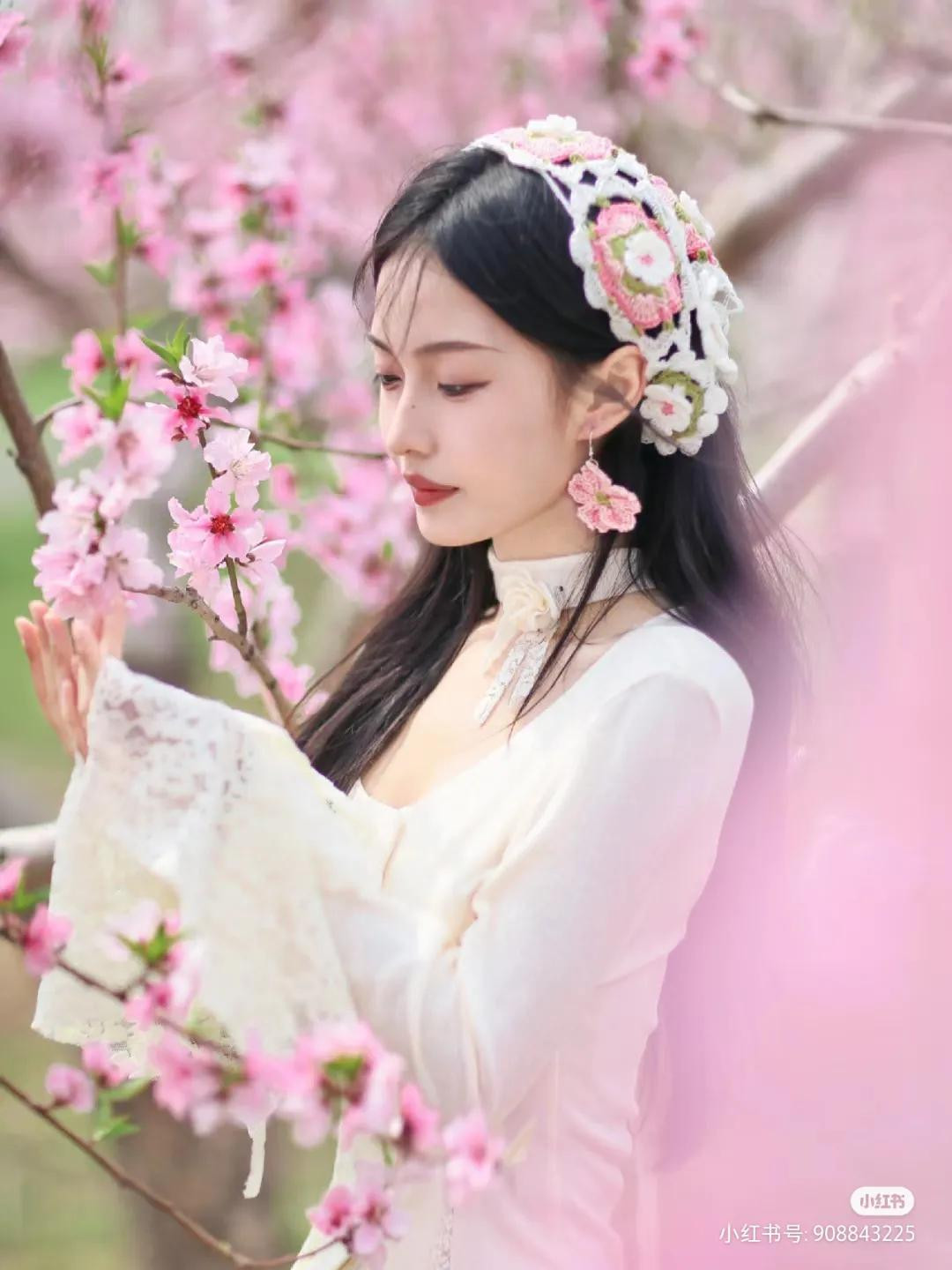 Crochet Pattern: Pink and White Floral Headband with Pentagonal Motifs, Earrings, and Hair Clips