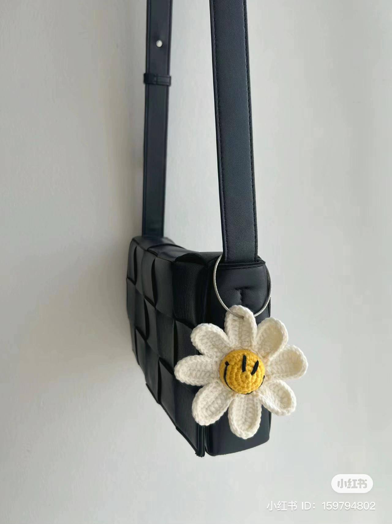 Crochet Pattern: Smiley Sunflower Flower Charm