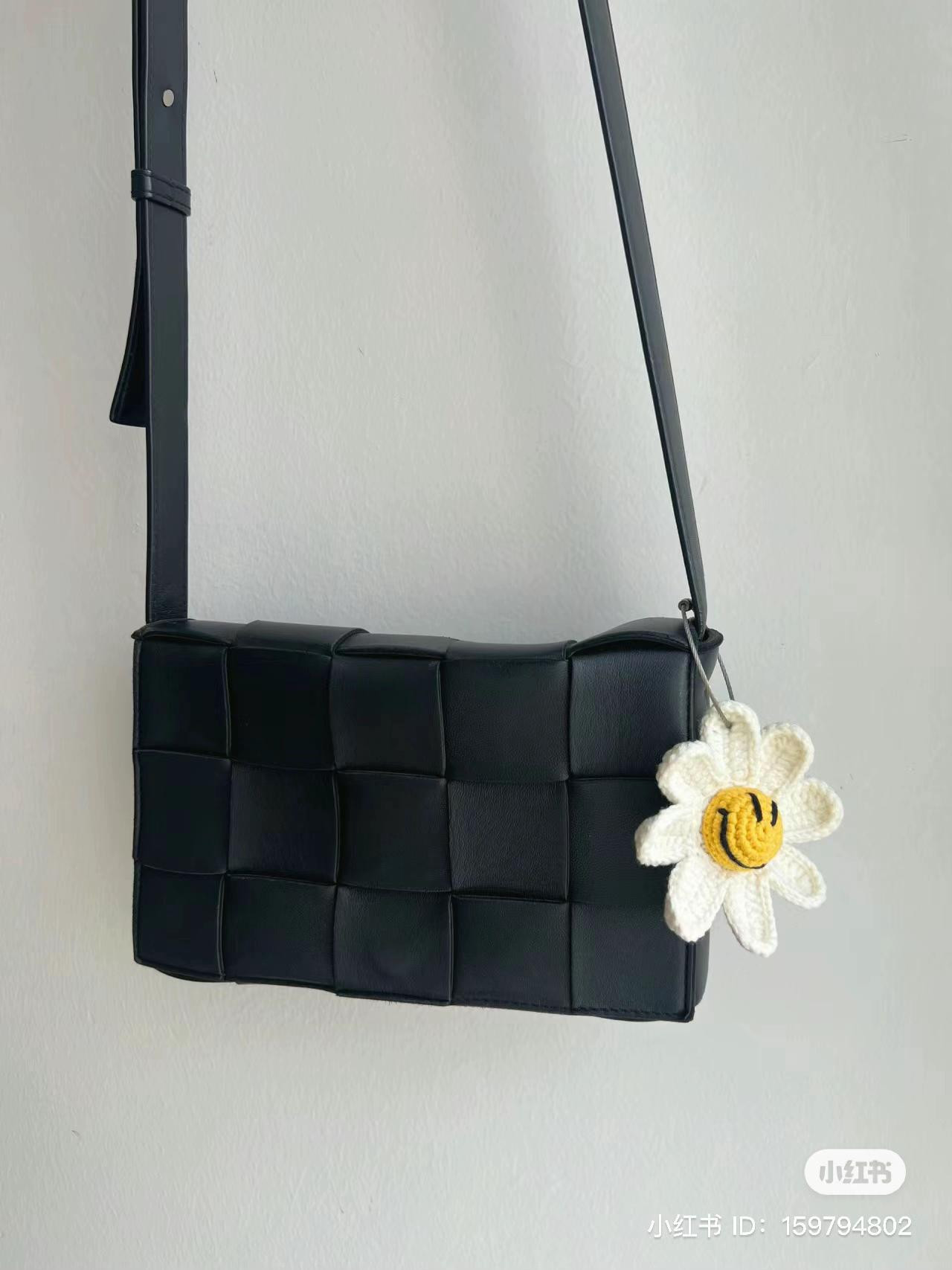 Crochet Pattern: Smiley Sunflower Flower Charm