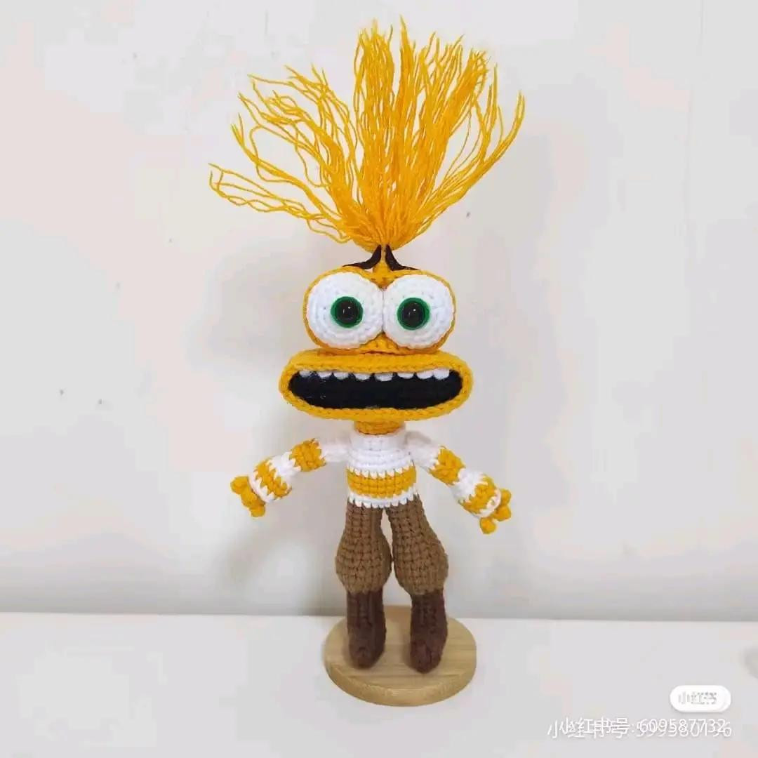 Crochet Pattern Tutorial for Amigurumi Character with Wild Yellow Hair and Big Eyes