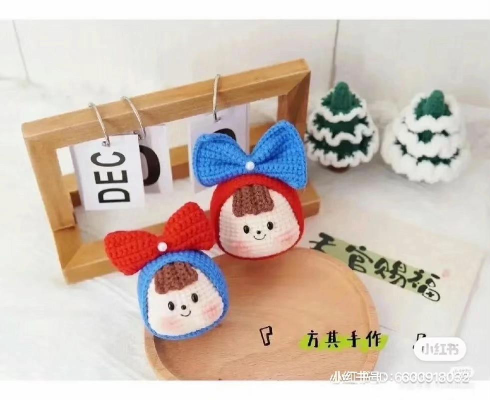 Crochet Pattern Tutorial for Snow White Doraemon Dolls with Red and Blue Bows