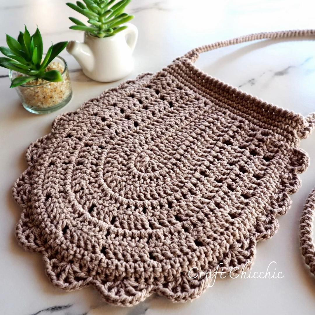 Crochet Phone Bag Pattern - Scallop Edge Design