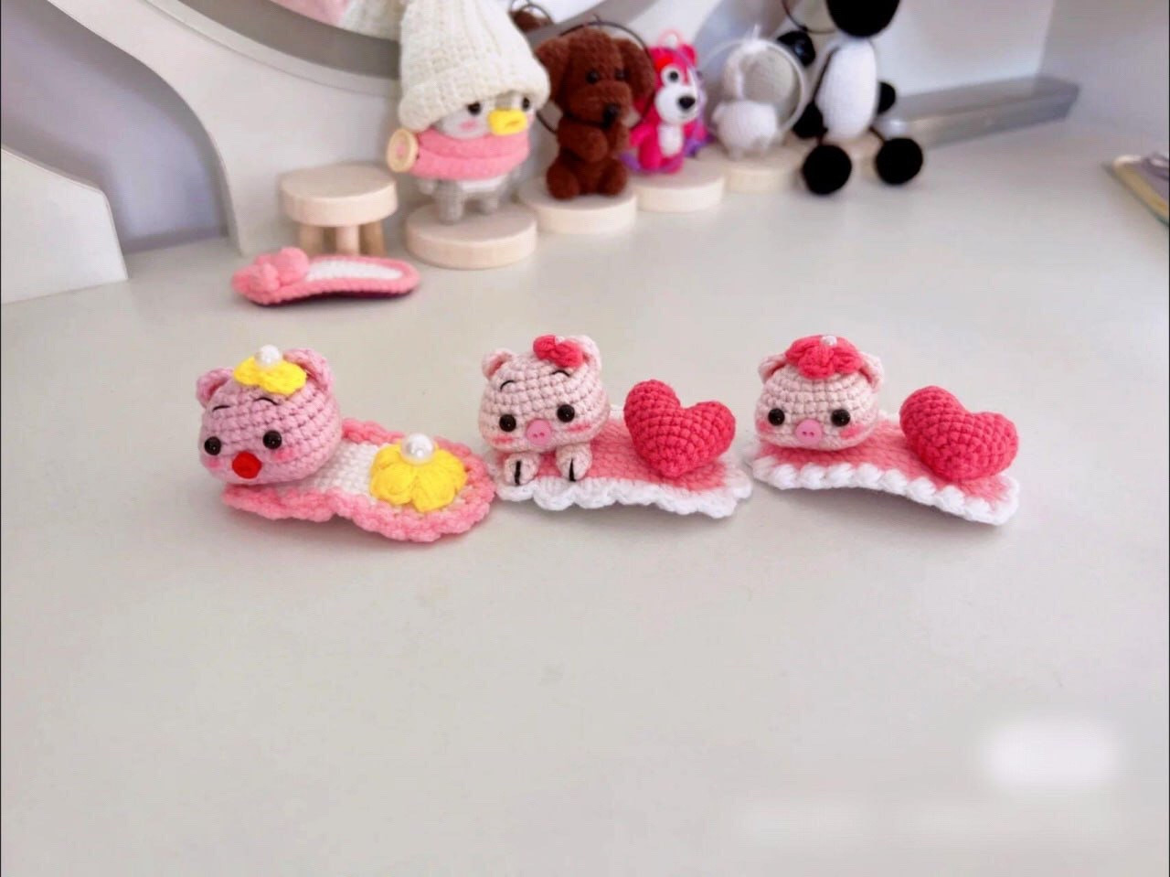 Crochet Pig Amigurumi Keychain Pattern with Heart and Chart
