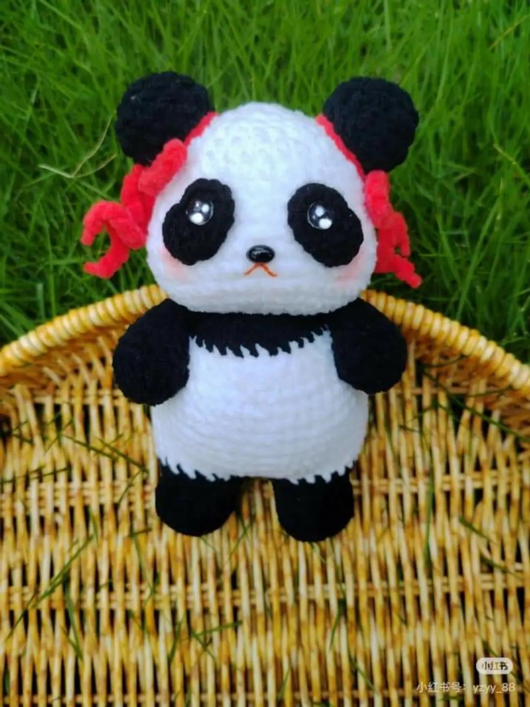 Crochet Piggy Pattern: Cute White Pig Amigurumi Chart with Dress