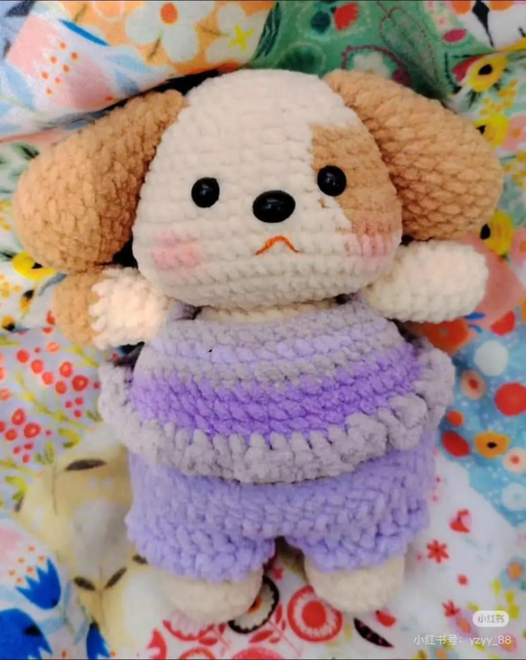 Crochet Piggy Pattern: Cute White Pig Amigurumi Chart with Dress