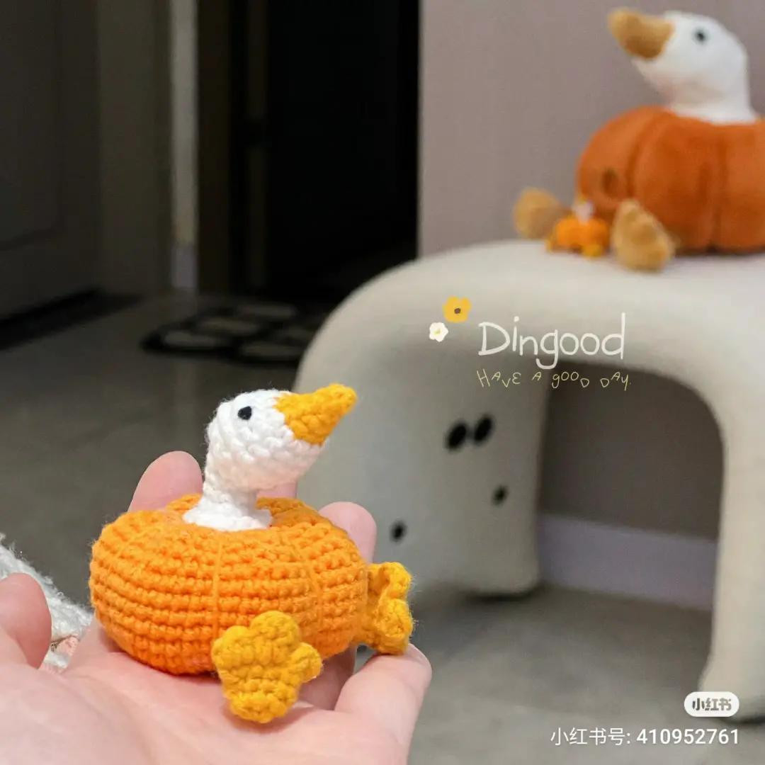 Crochet Pumpkin Duck Amigurumi Pattern: Step-by-Step Chart for Body, Head, and Feet