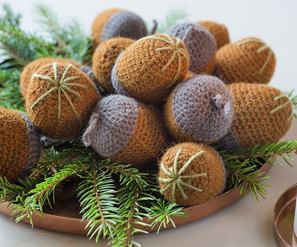 Crochet recipe for homemade acorns - Decorate for Christmas present