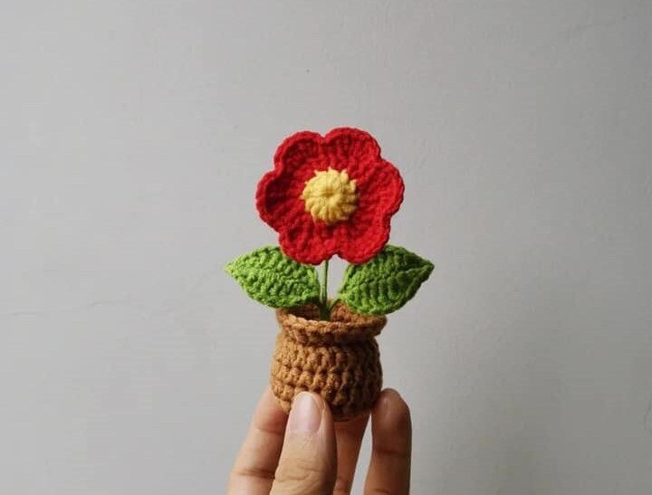 Crochet Red Flower and Pot Pattern Chart