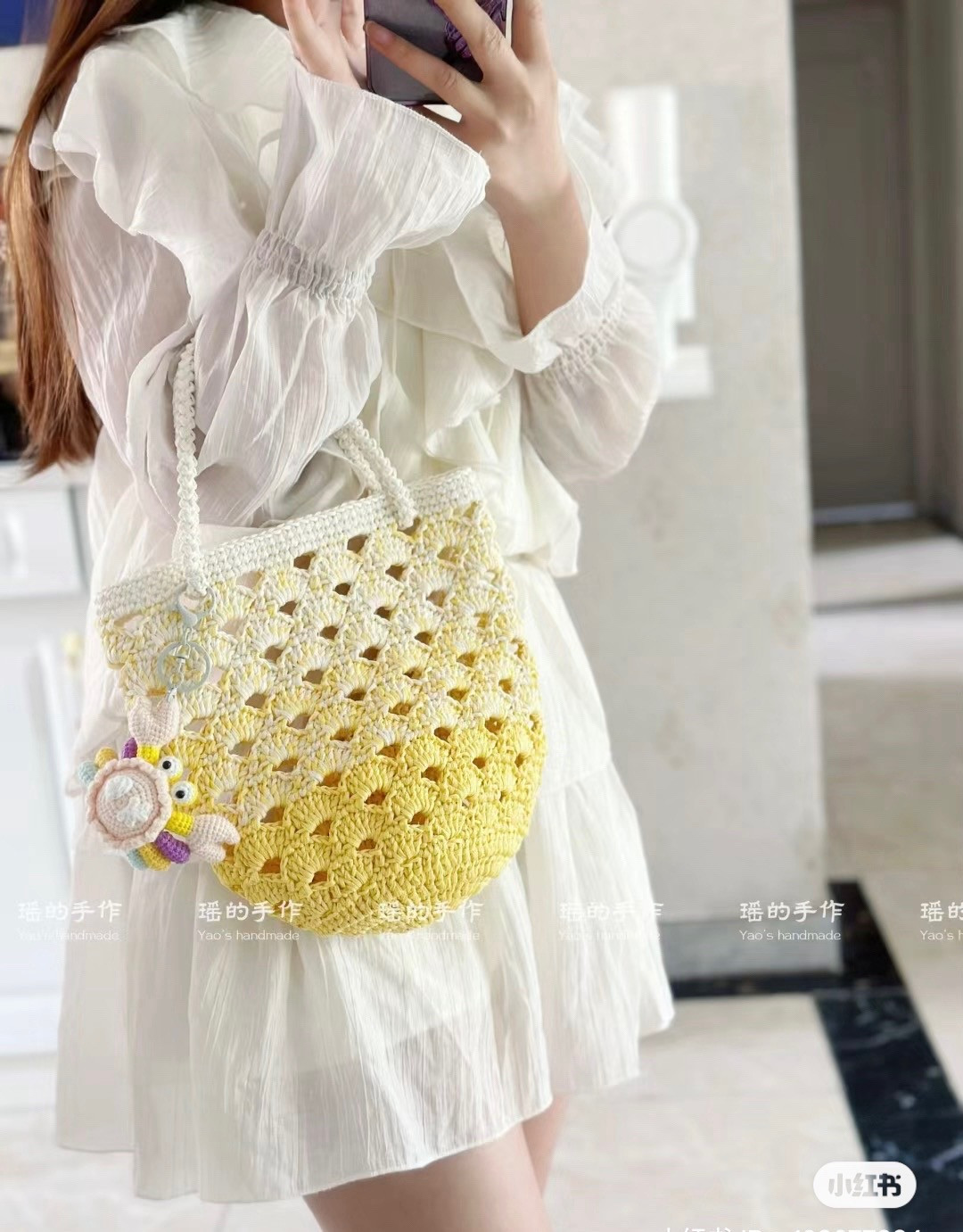 Crochet Shell Stitch Tote Bag Pattern with Cute Crab Charm and Yellow Gradient Design