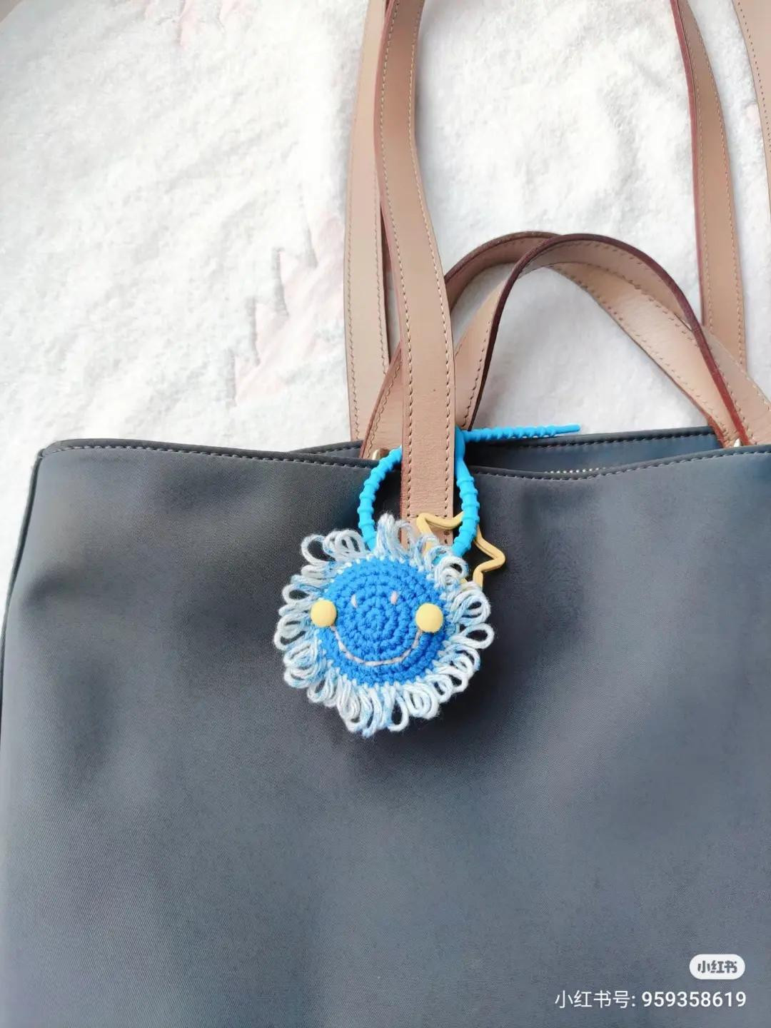 Crochet Smiley Face Keychain Pattern with Chart