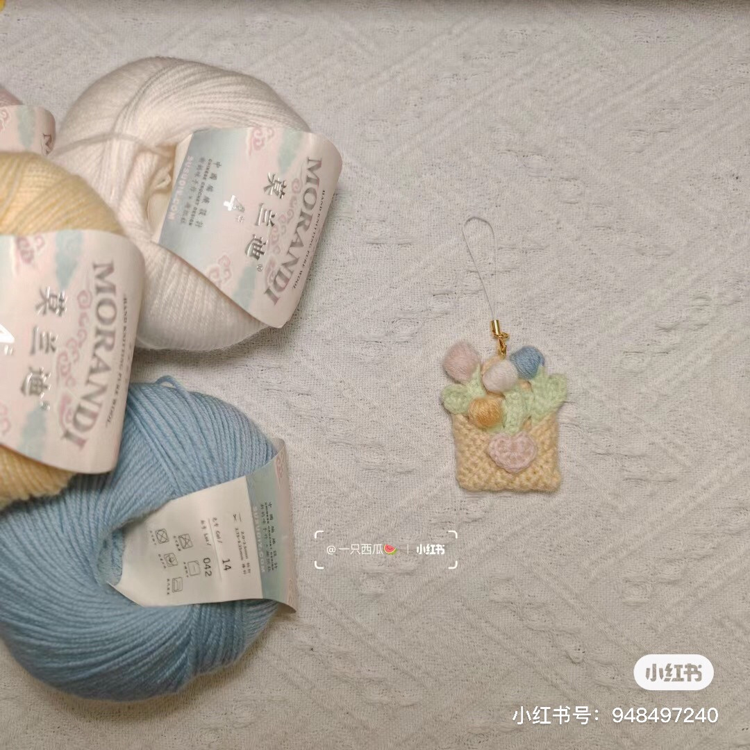 Crochet Spring Tulip Keychain Pattern with Envelope Bag Tutorial