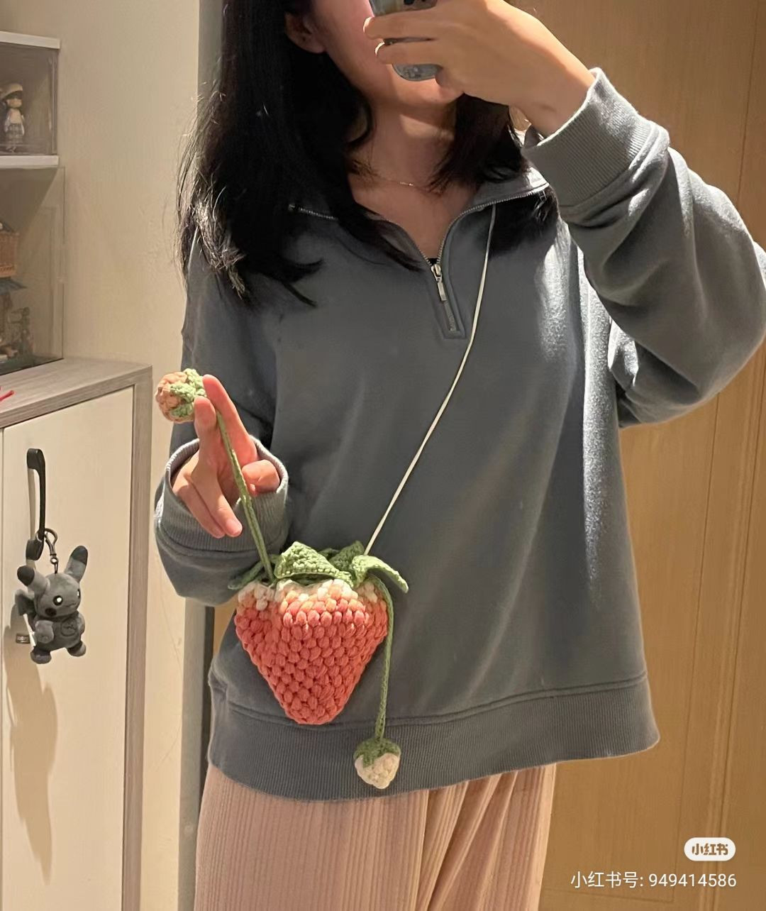 Crochet Strawberry Bag with Pearl Handle and Bubble Stitch Pattern