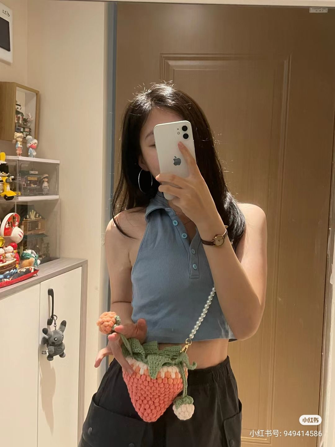 Crochet Strawberry Bag with Pearl Handle and Bubble Stitch Pattern