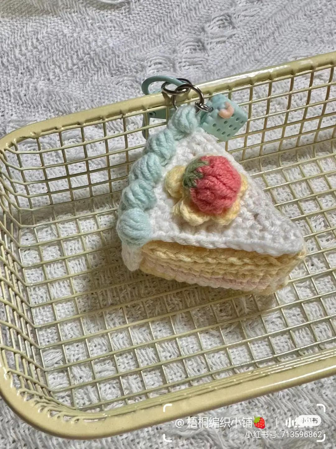 Crochet Strawberry Sea Salt Cake Pattern with Detailed Chart and Instructions