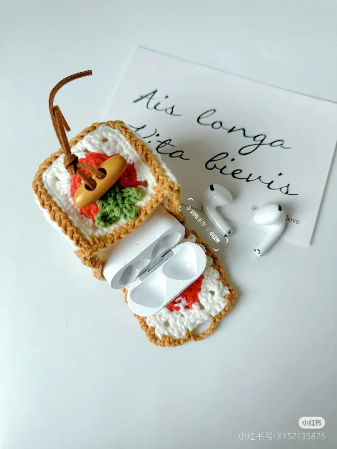 Crochet Strawberry Sushi Case Tutorial with Chart
