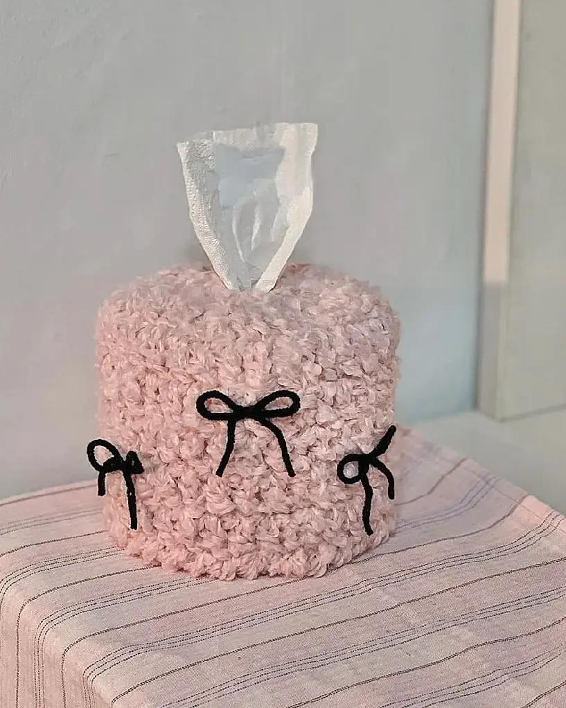 Crochet Tissue Box Cover Pattern with Bow Decoration in Pastel Colors