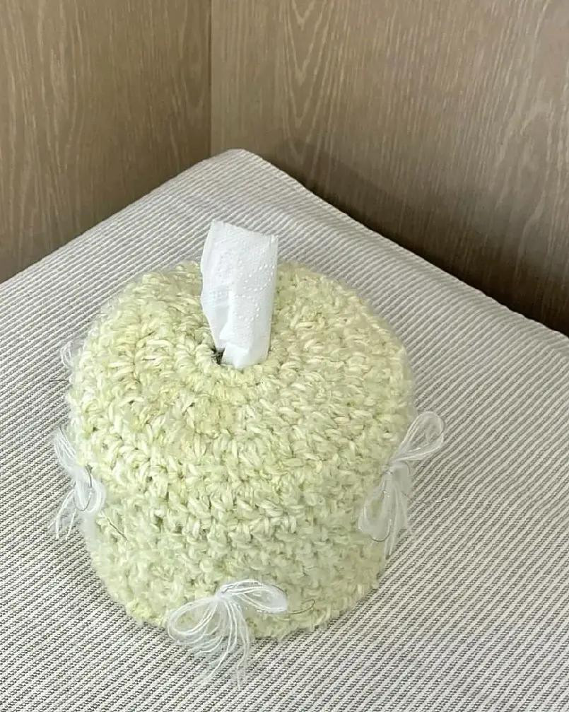Crochet Tissue Box Cover Pattern with Bow Decoration in Pastel Colors
