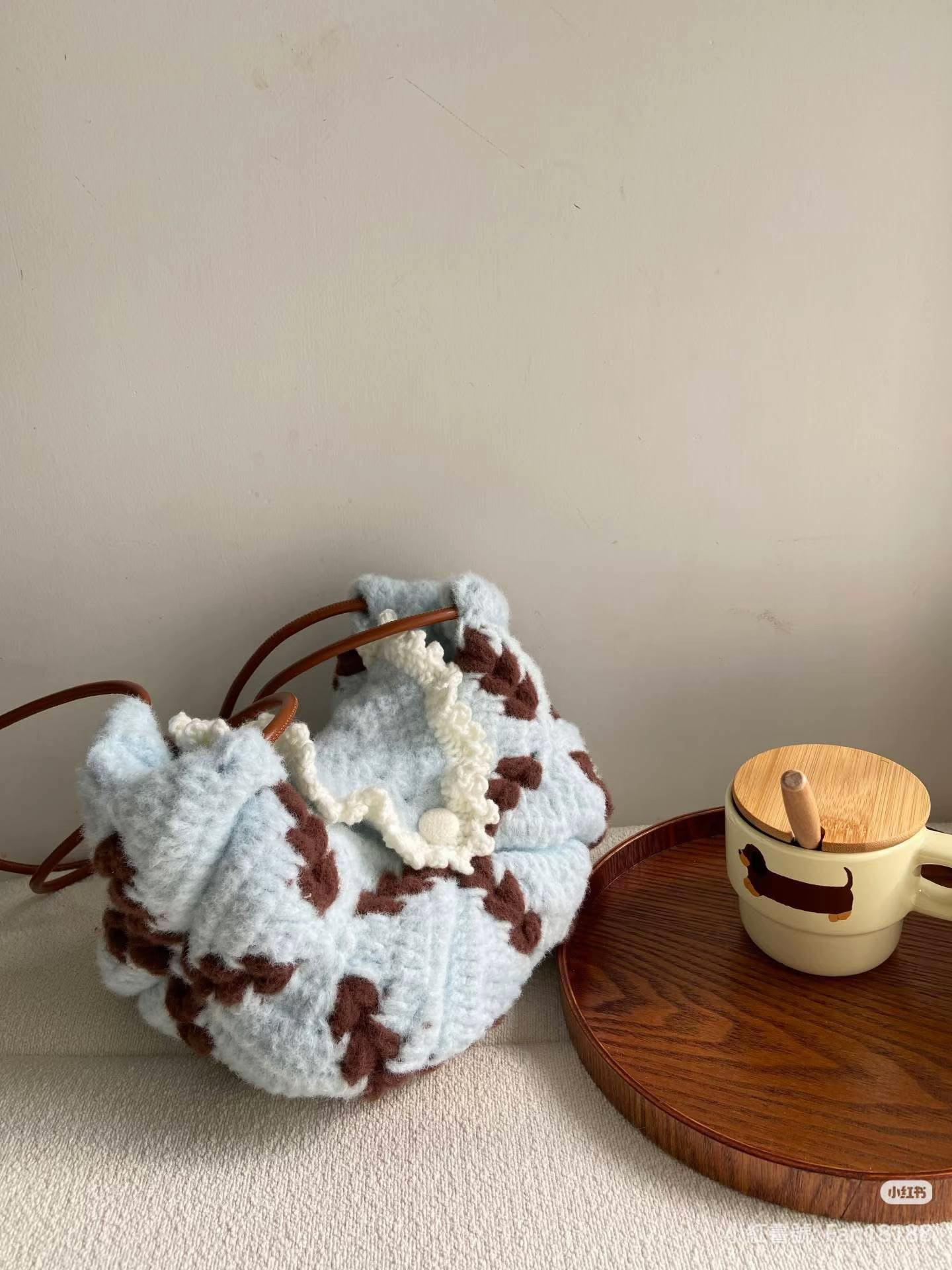 Crochet Tofu Bag Pattern Tutorial - Blue and Brown