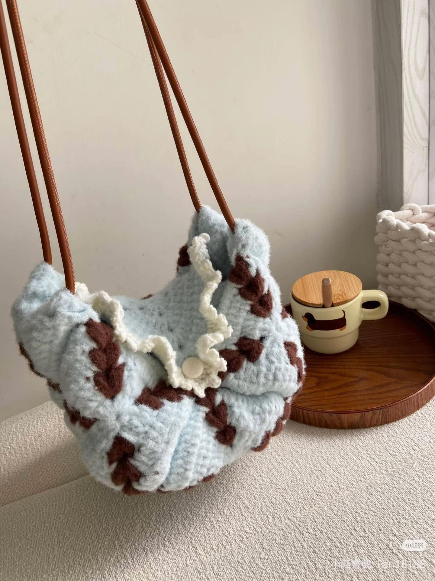 Crochet Tofu Bag Pattern Tutorial - Blue and Brown