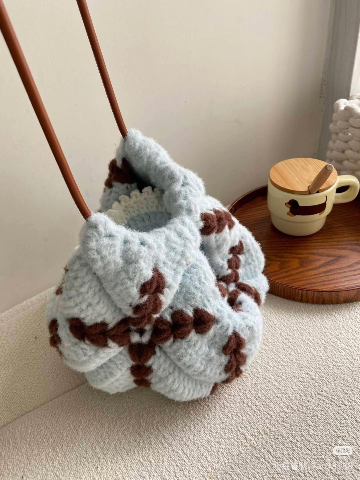 Crochet Tofu Bag Pattern Tutorial - Blue and Brown