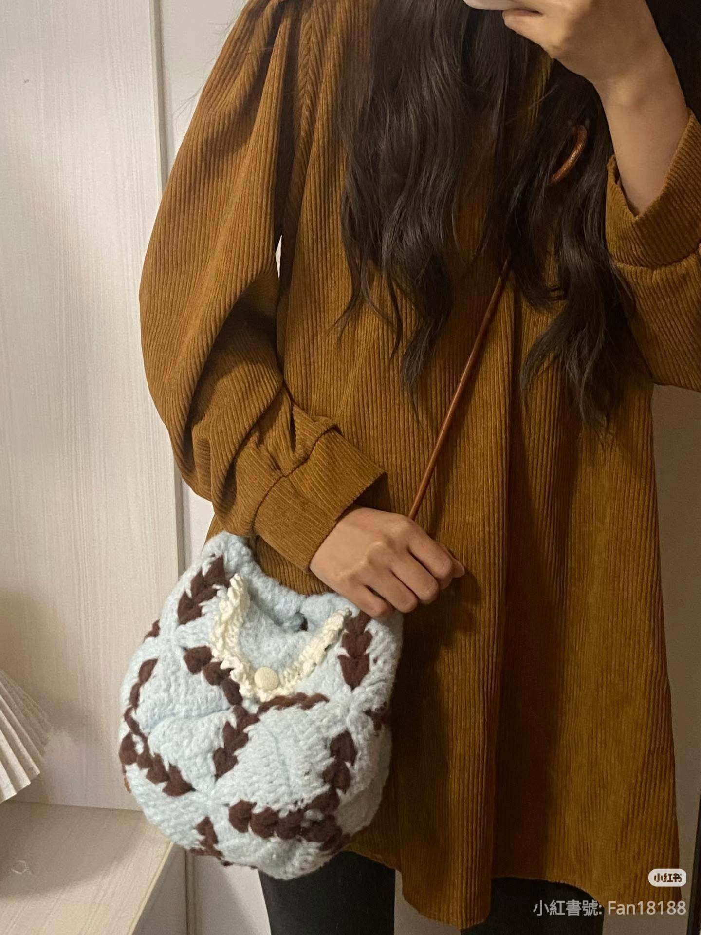 Crochet Tofu Bag Pattern Tutorial - Blue and Brown