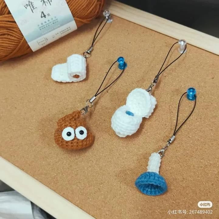 Crochet Toilet Set Keychain Pattern: Poop, Plunger & Roll Chart
