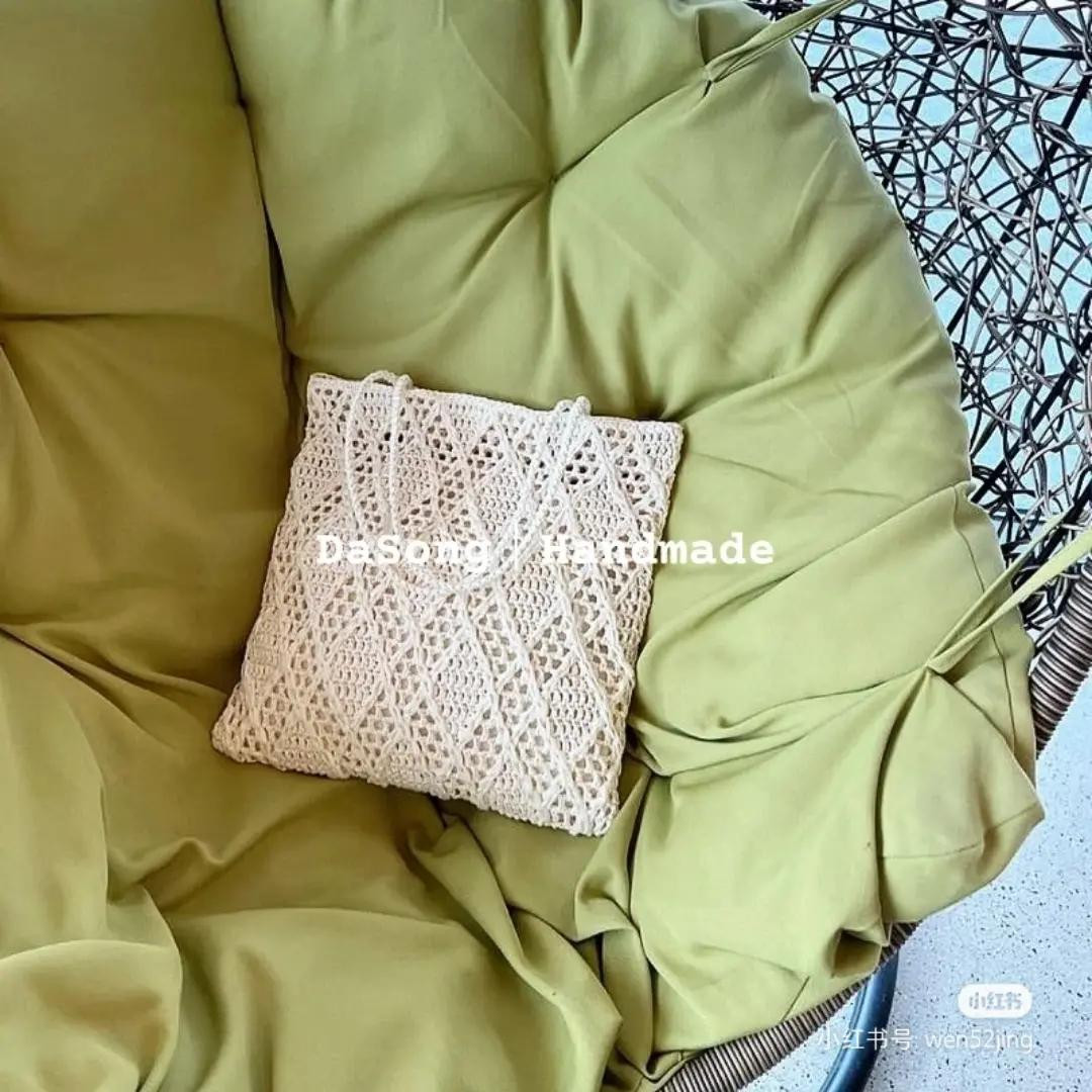 Crochet Tote Bag Pattern: Handmade Beige Bag with Diamond Stitch Design Chart