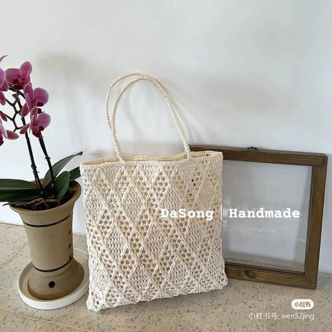 Crochet Tote Bag Pattern: Handmade Beige Bag with Diamond Stitch Design Chart