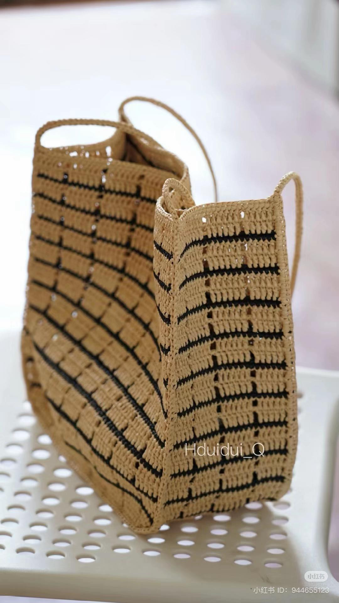 Crochet Tote Bag Pattern with Black Stripes - Flat Chart Tutorial