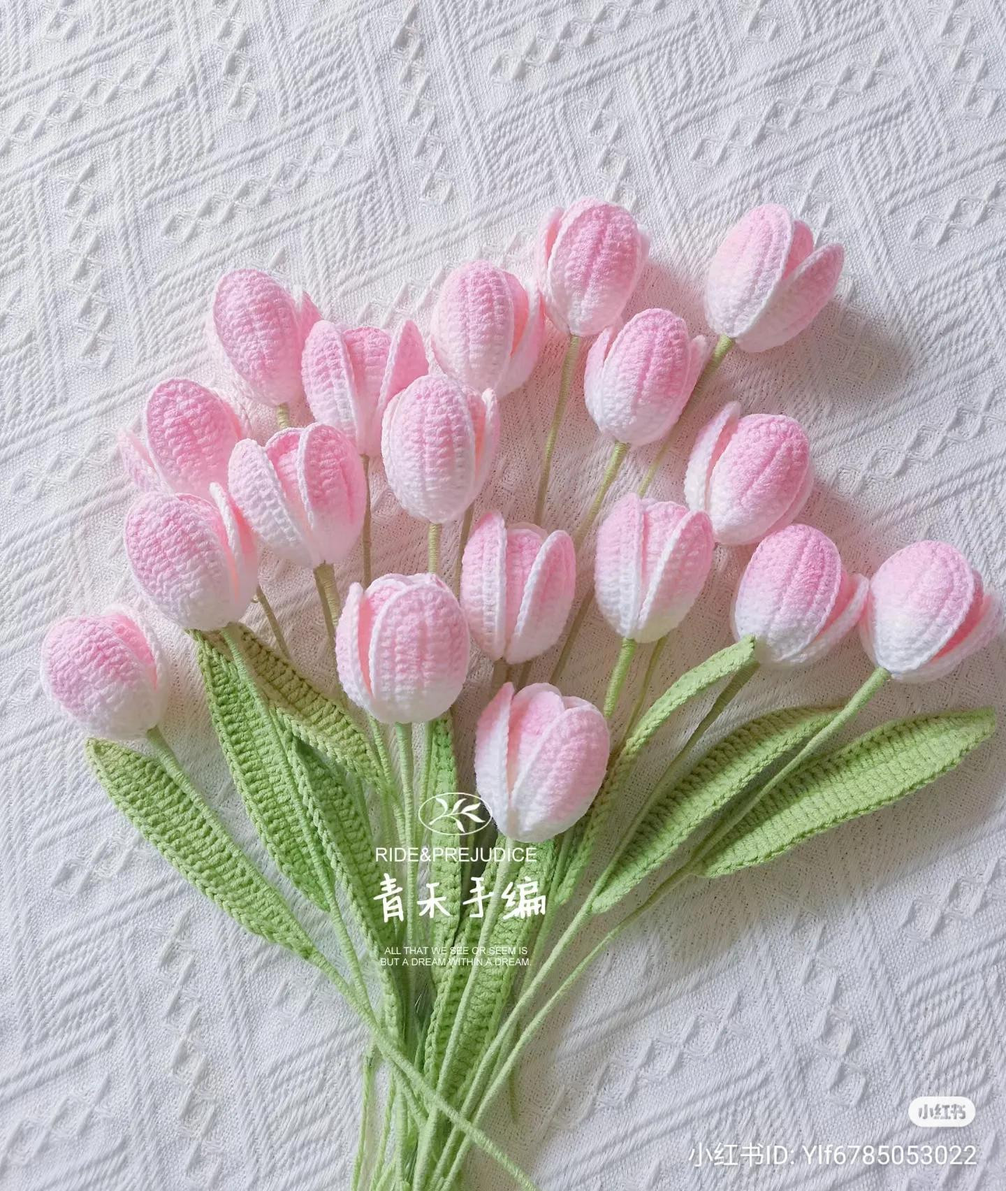Crochet Tulip Bouquet Pattern with Pink and White Gradient Petals
