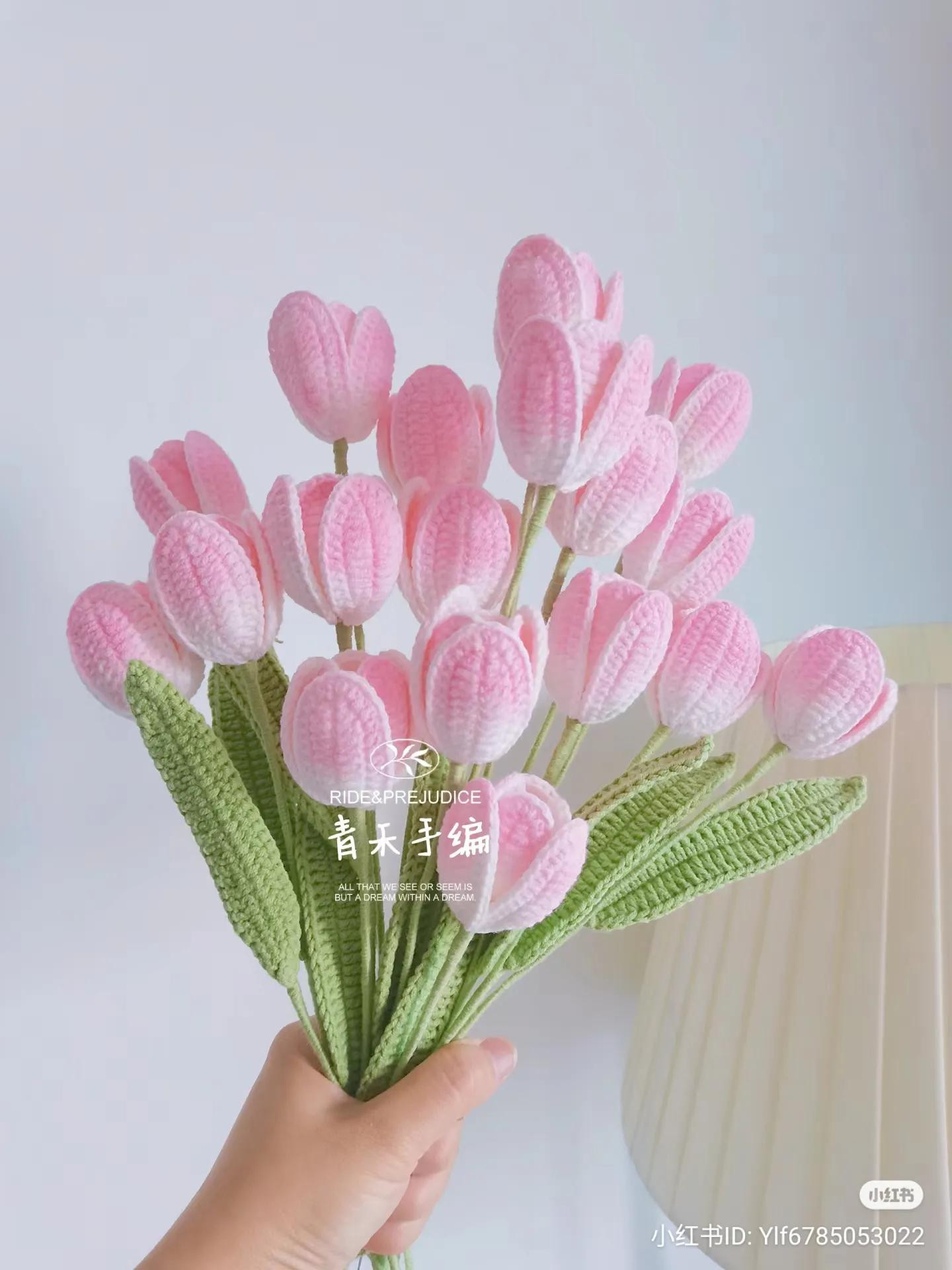 Crochet Tulip Bouquet Pattern with Pink and White Gradient Petals