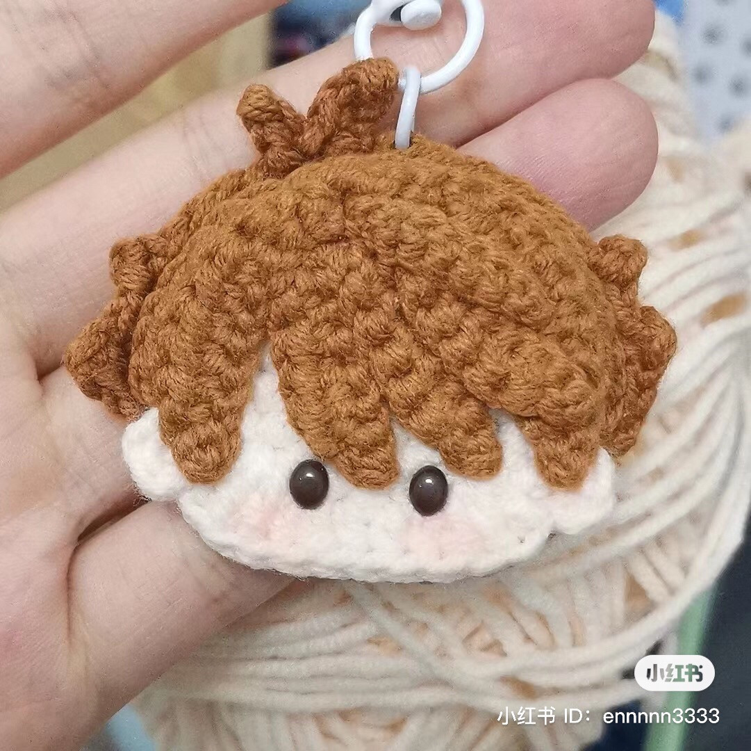 Crochet Tutorial for Common Flat Face Amigurumi Keychain with Brown Hair