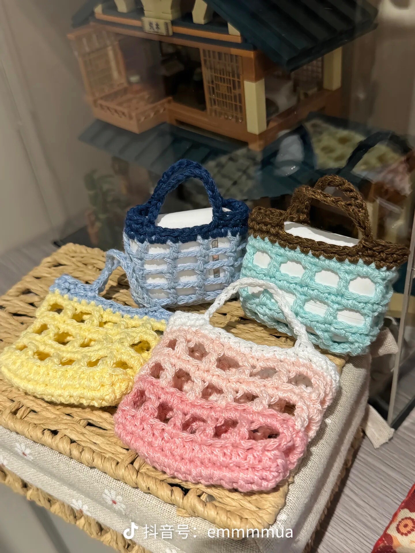 Crochet waffle grid earphone bag tutorial pattern