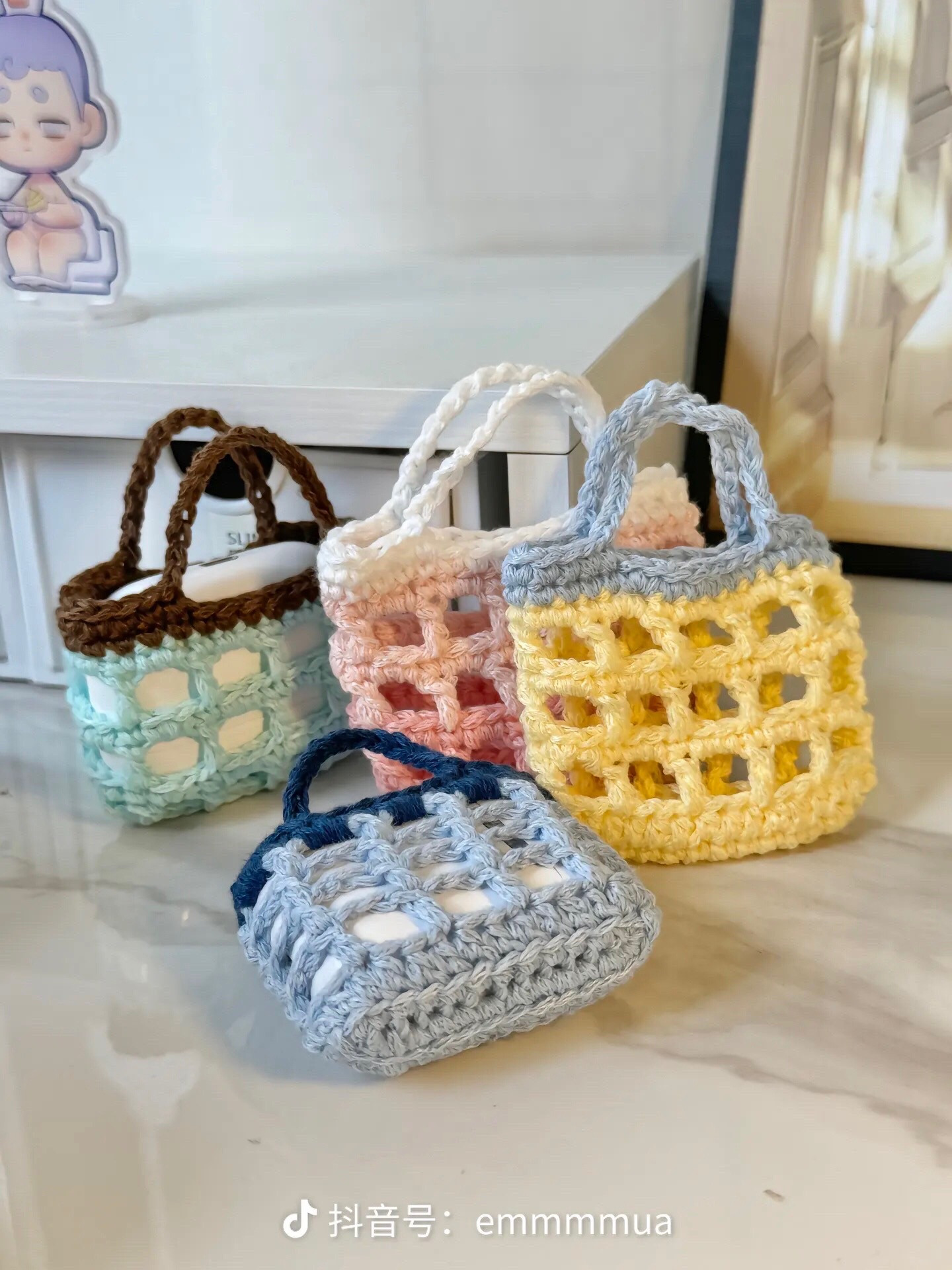 Crochet waffle grid earphone bag tutorial pattern