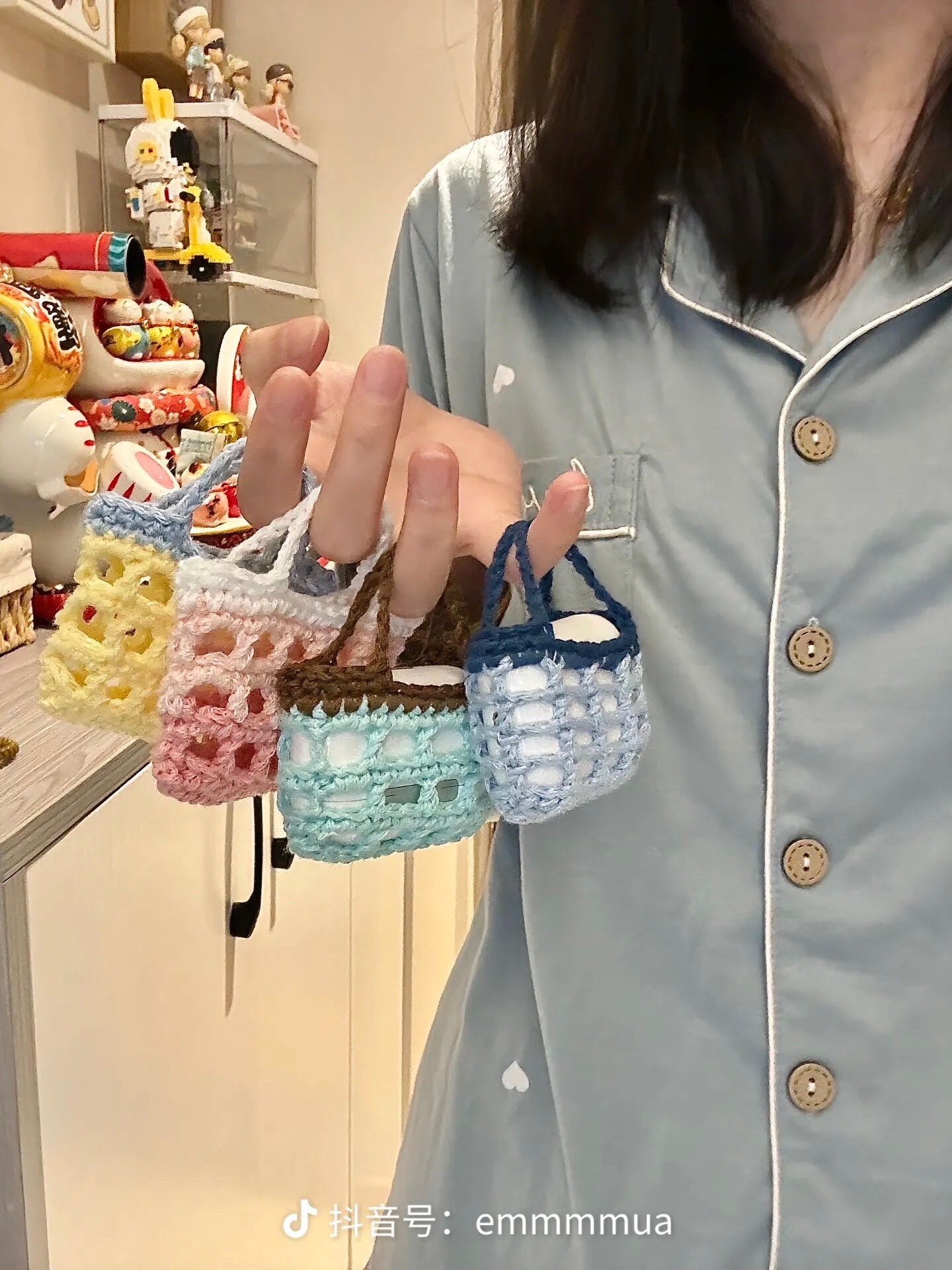 Crochet waffle grid earphone bag tutorial pattern